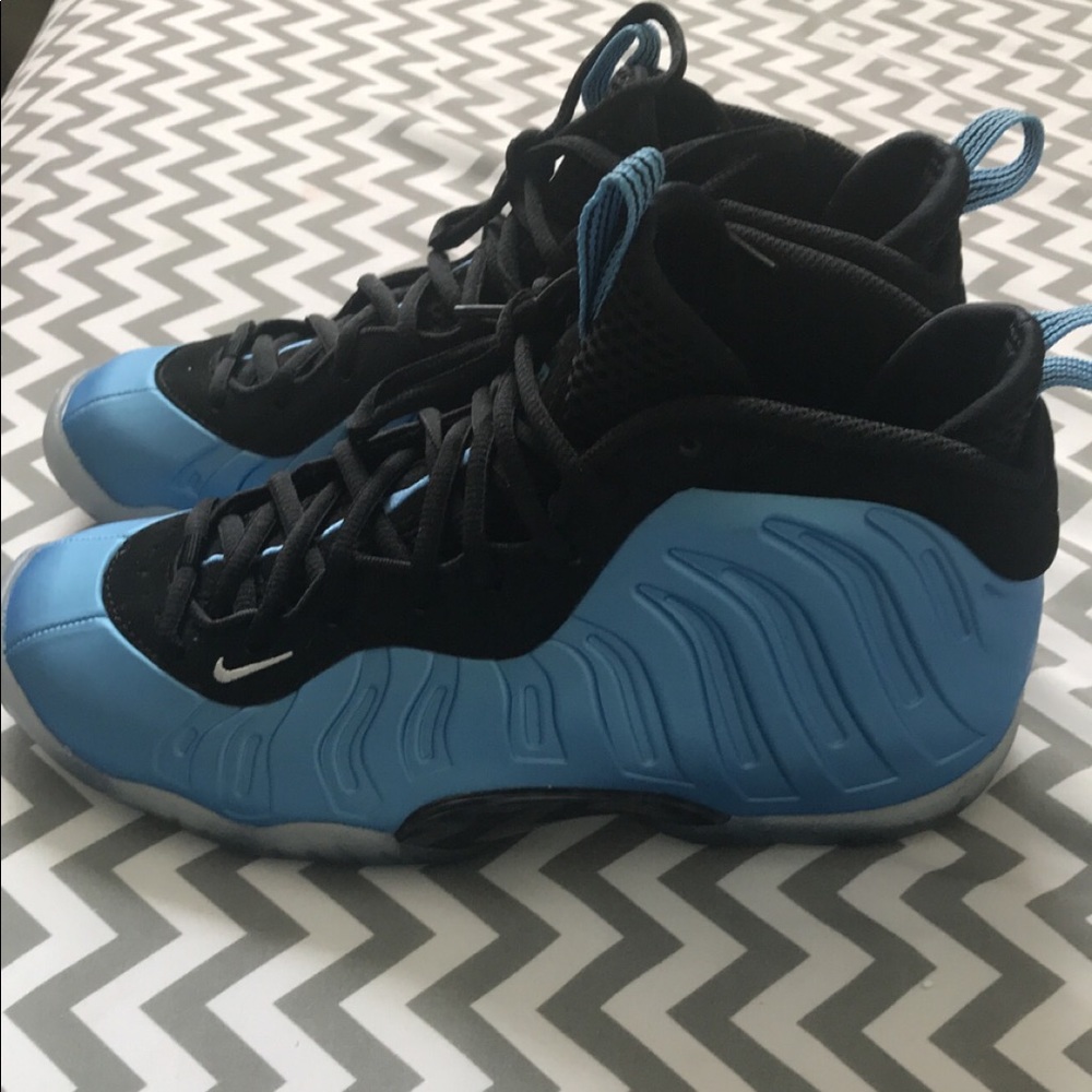 Boys 5.. Women 7 University Blue Foamposites